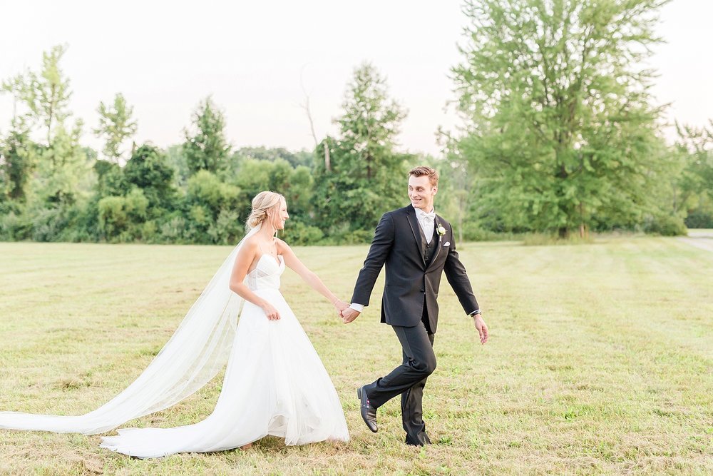 Elegant Neutral Summer Wedding | Hickory Lakes – Michelle Joy Photography
